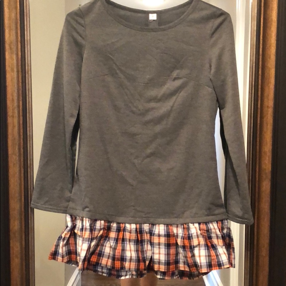 🎁 Cute plaid and gray tunic shirt